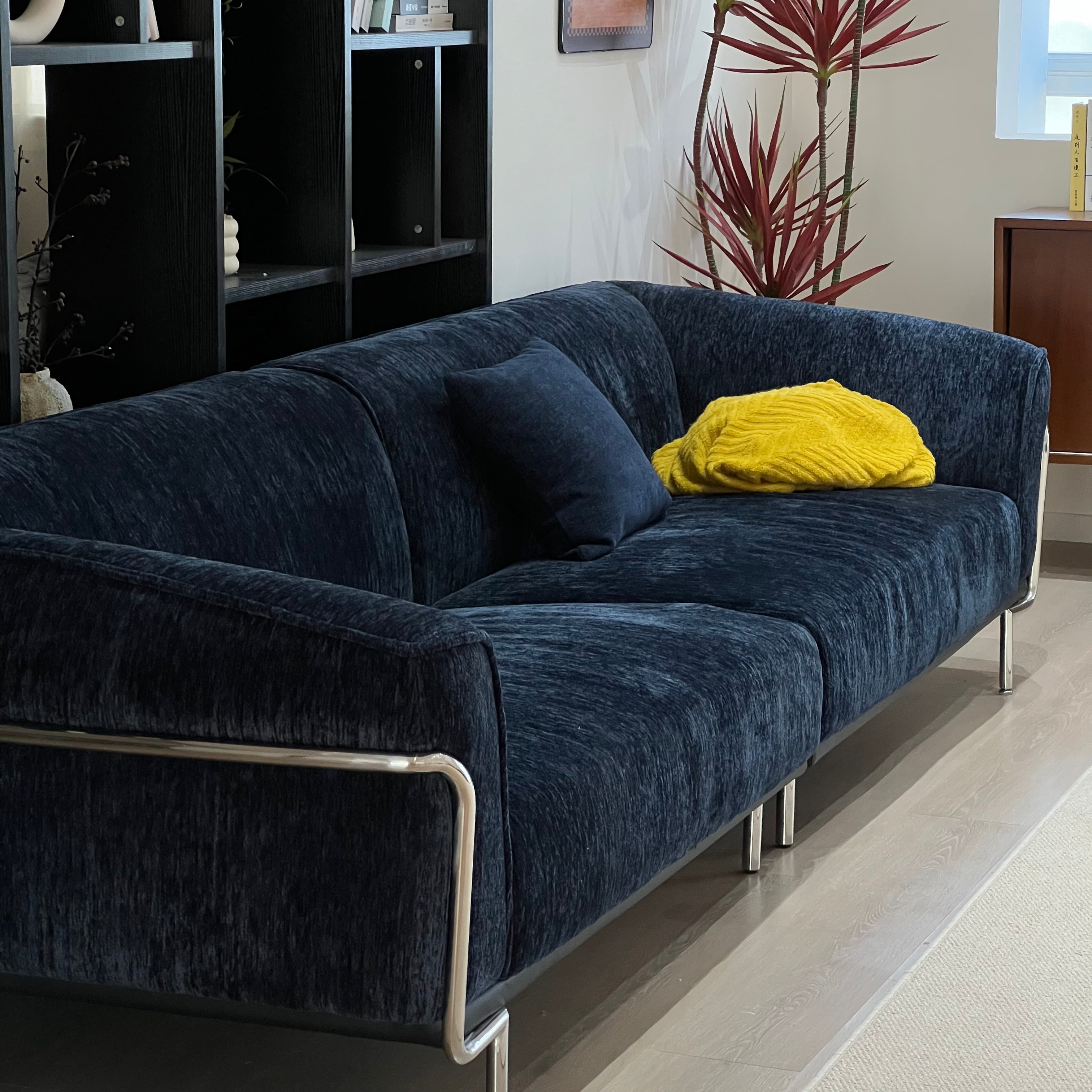 Frame luxury sofa