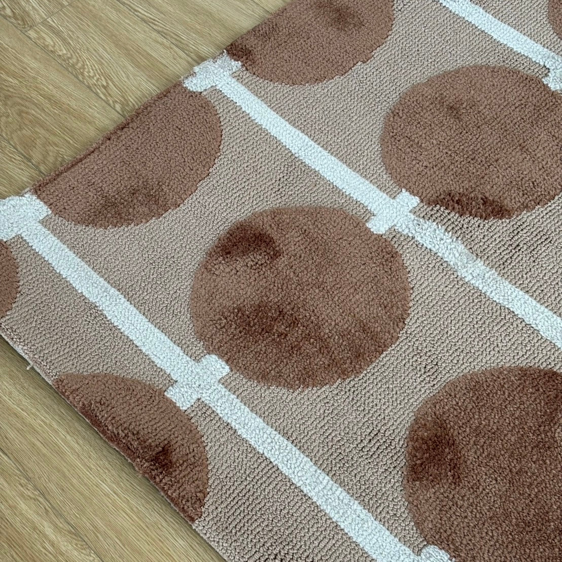 Dot grid rug