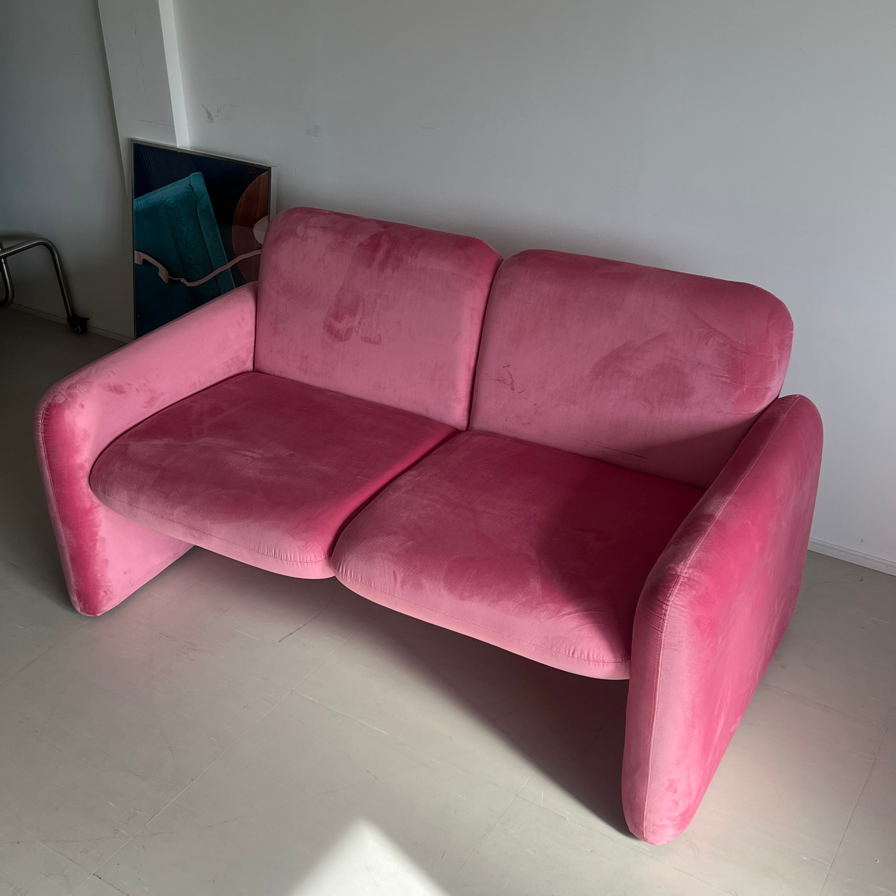 H moment sofa