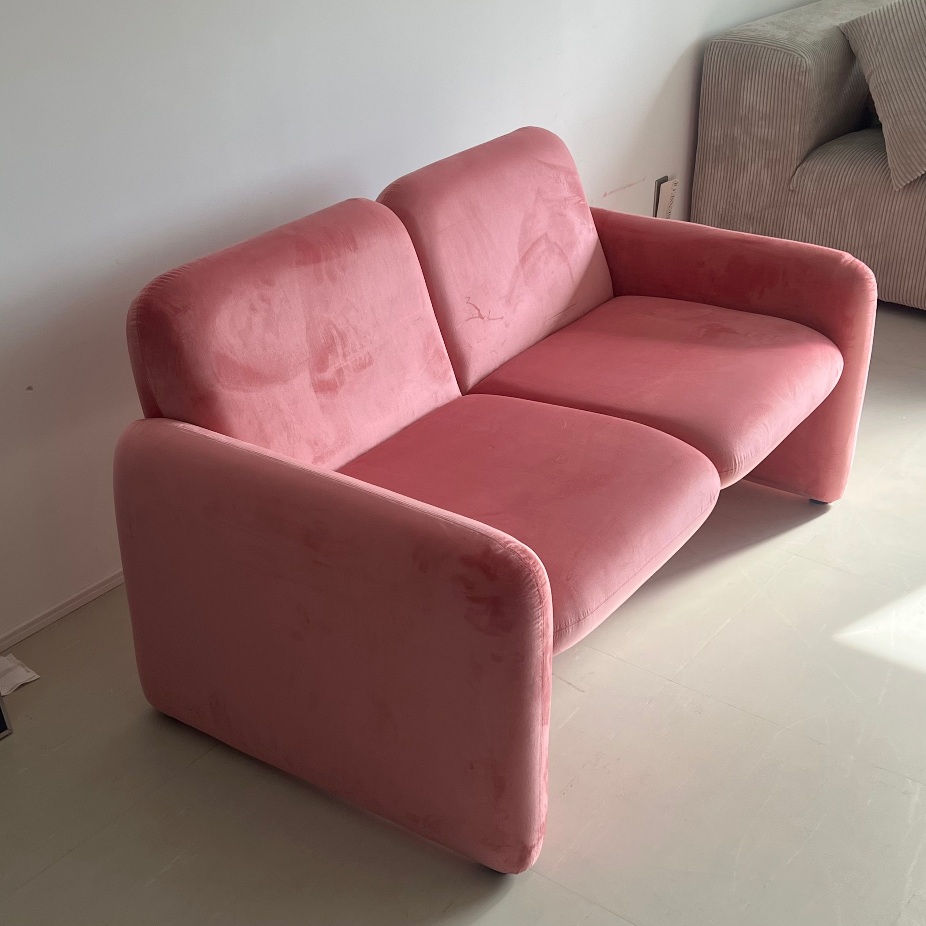 H moment sofa