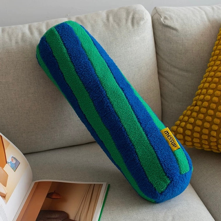 Twist hug cushion