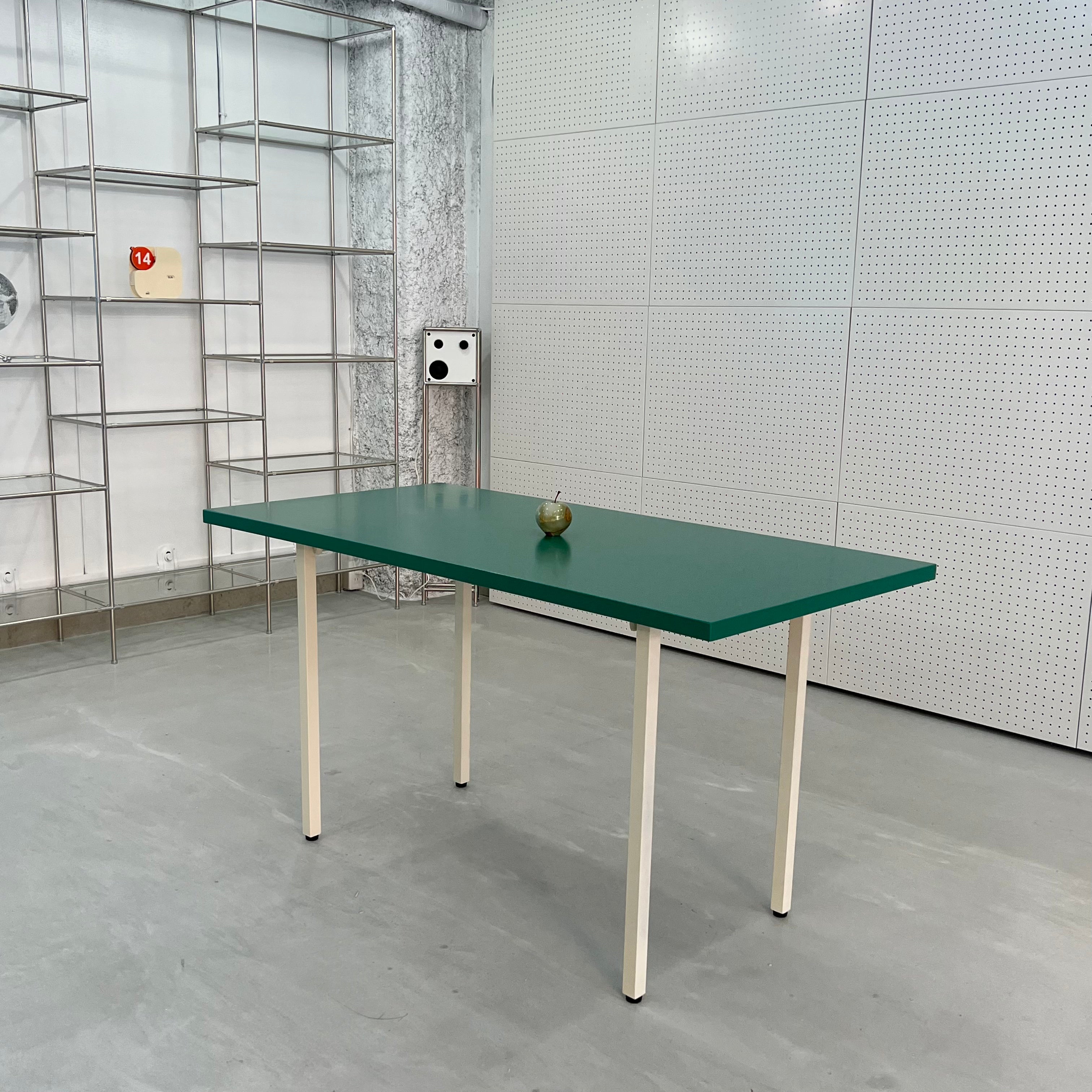 T35 Bi-color square table