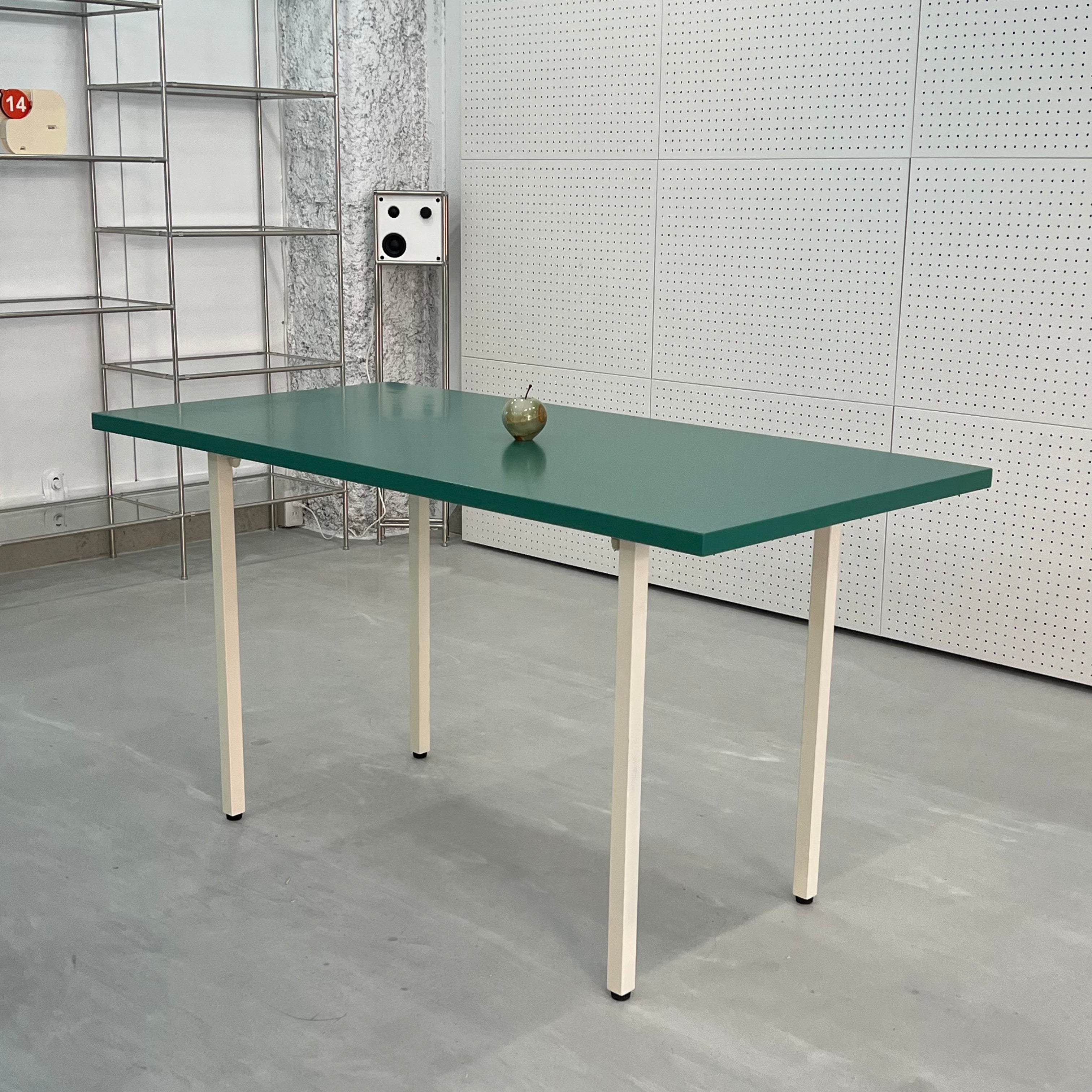 T35 Bi-color square table