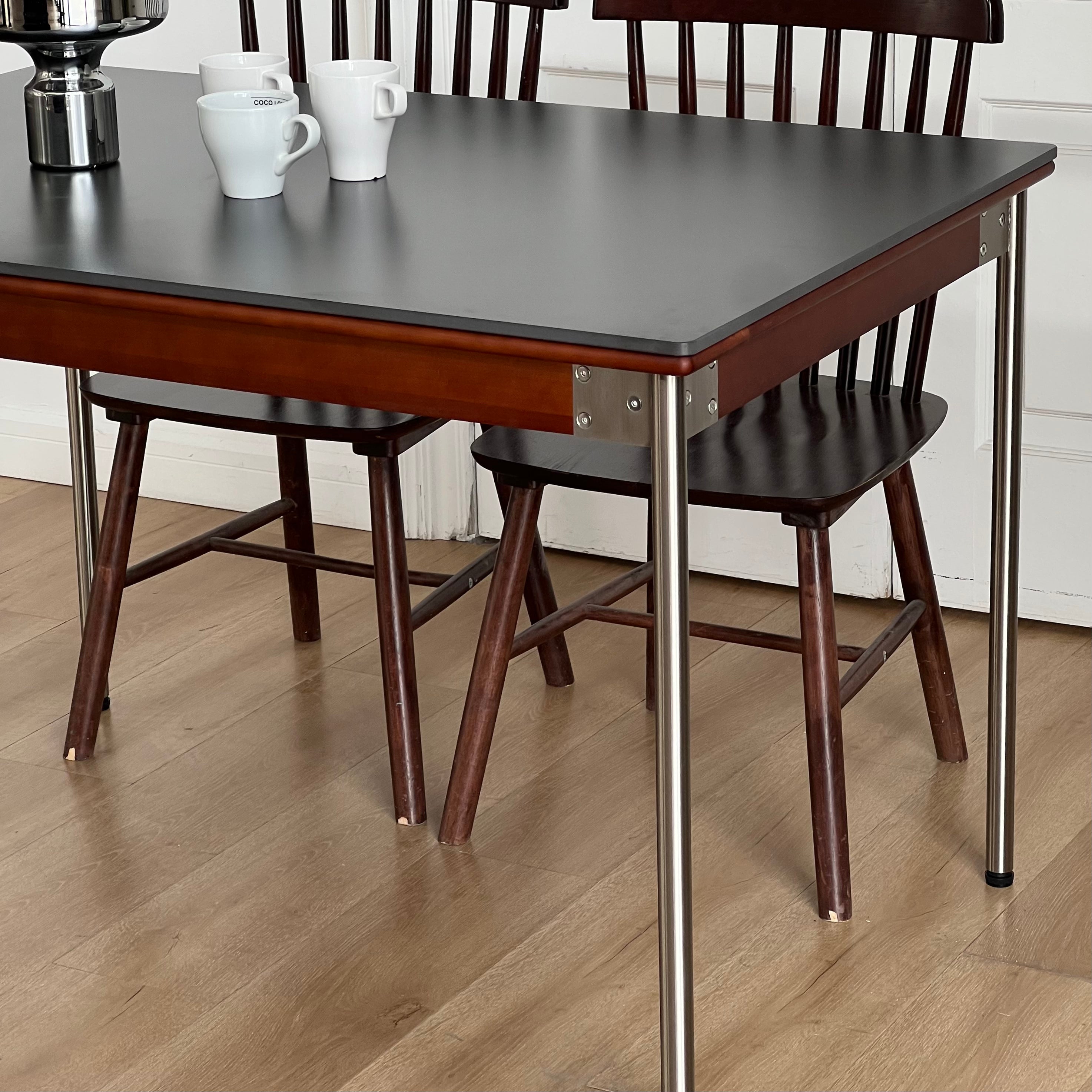 T41 Modern dining table