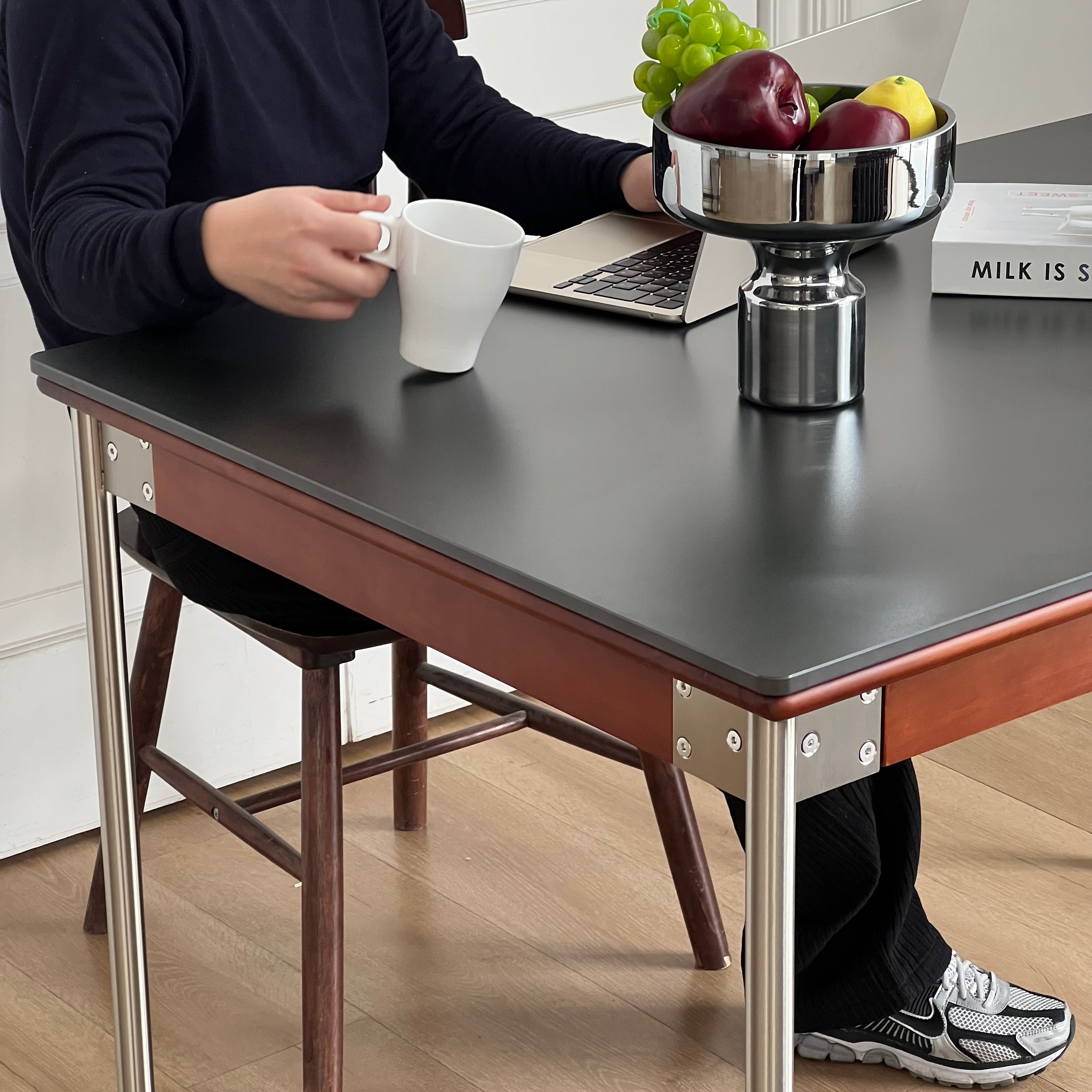 T41 Modern dining table