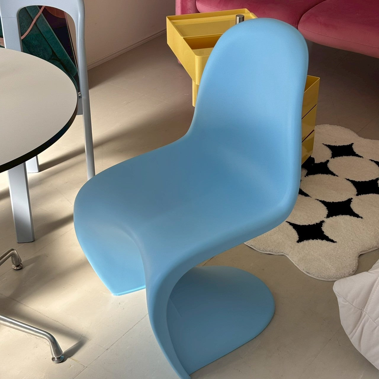 C27 Colorful Elegant Chair