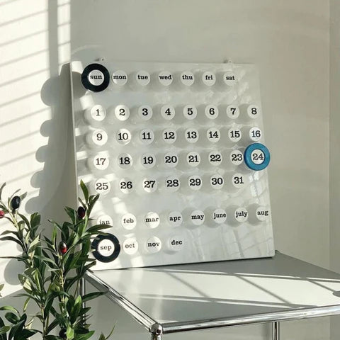 F46　board calendar