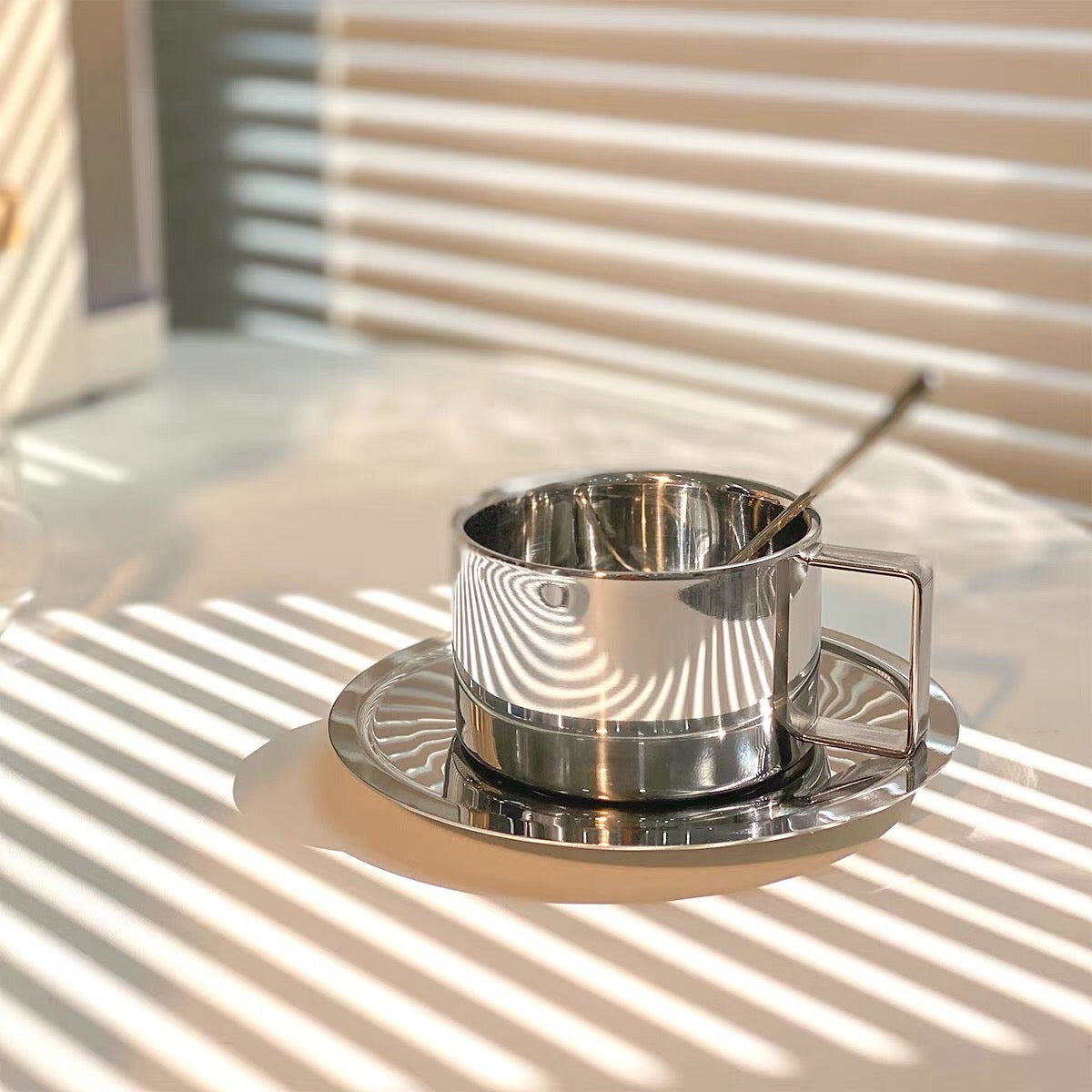 Stainless modern cup set