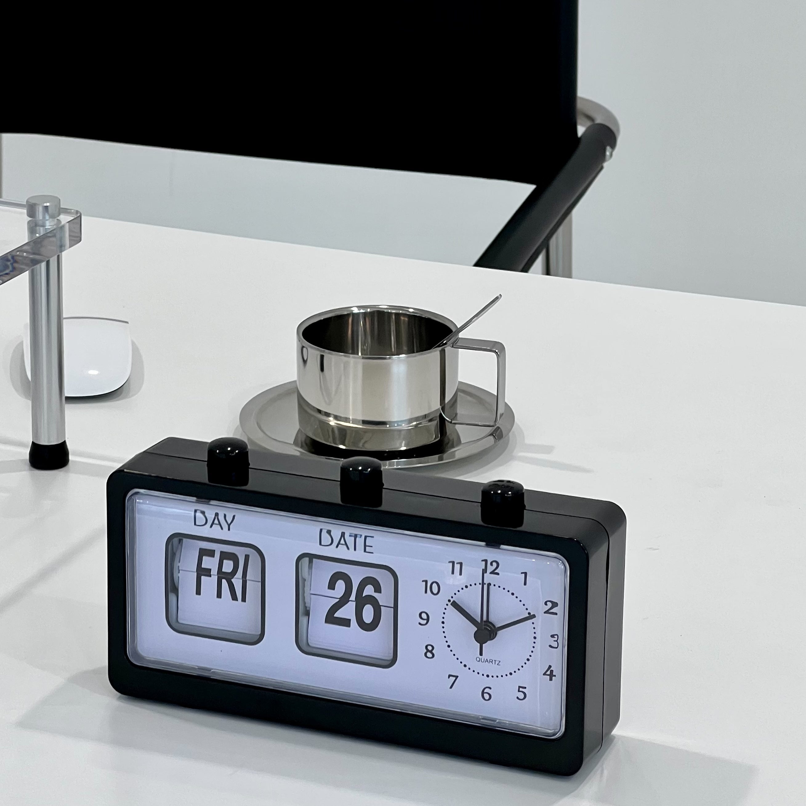 Square pot clock