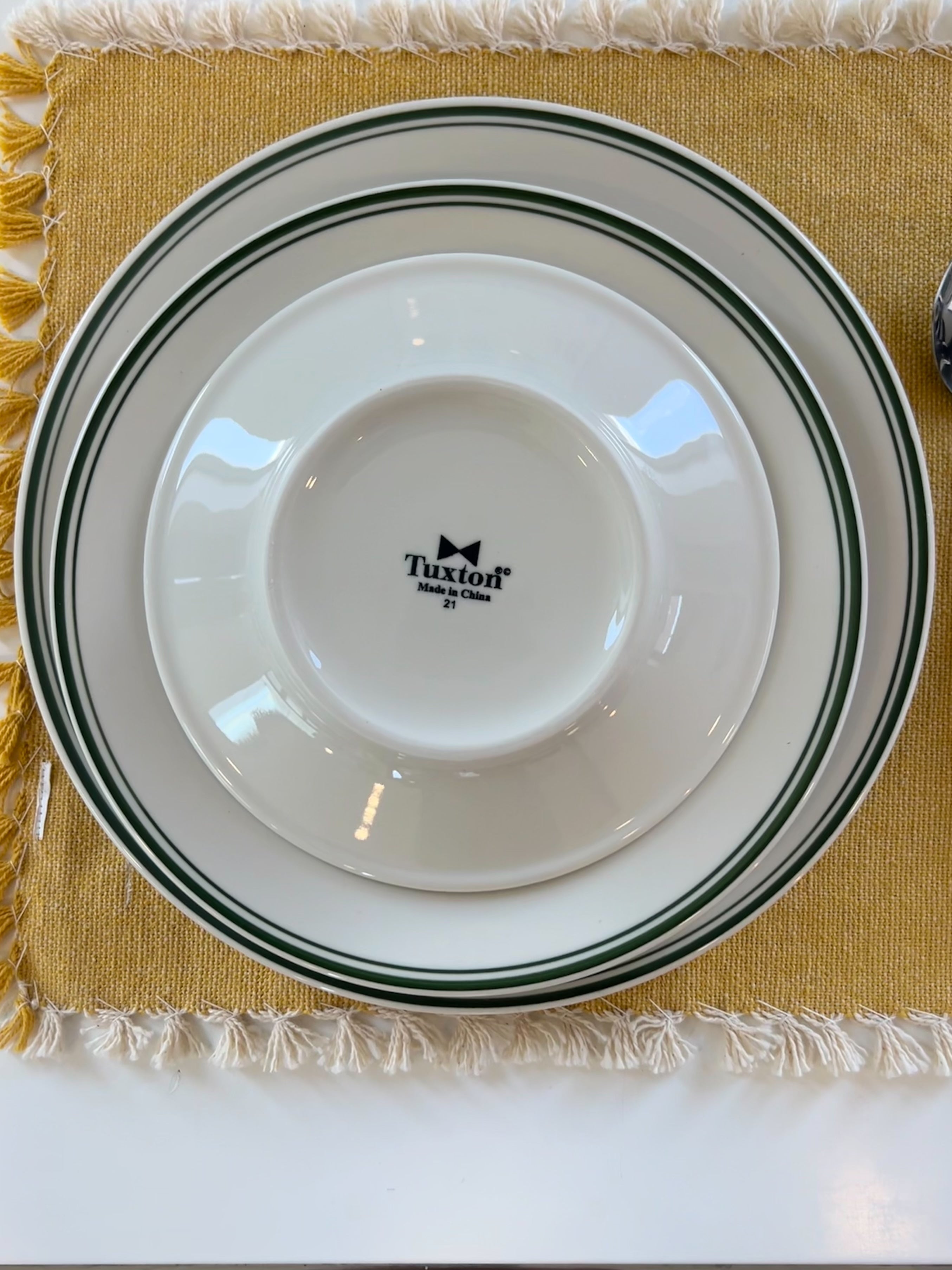 Simple oval plate