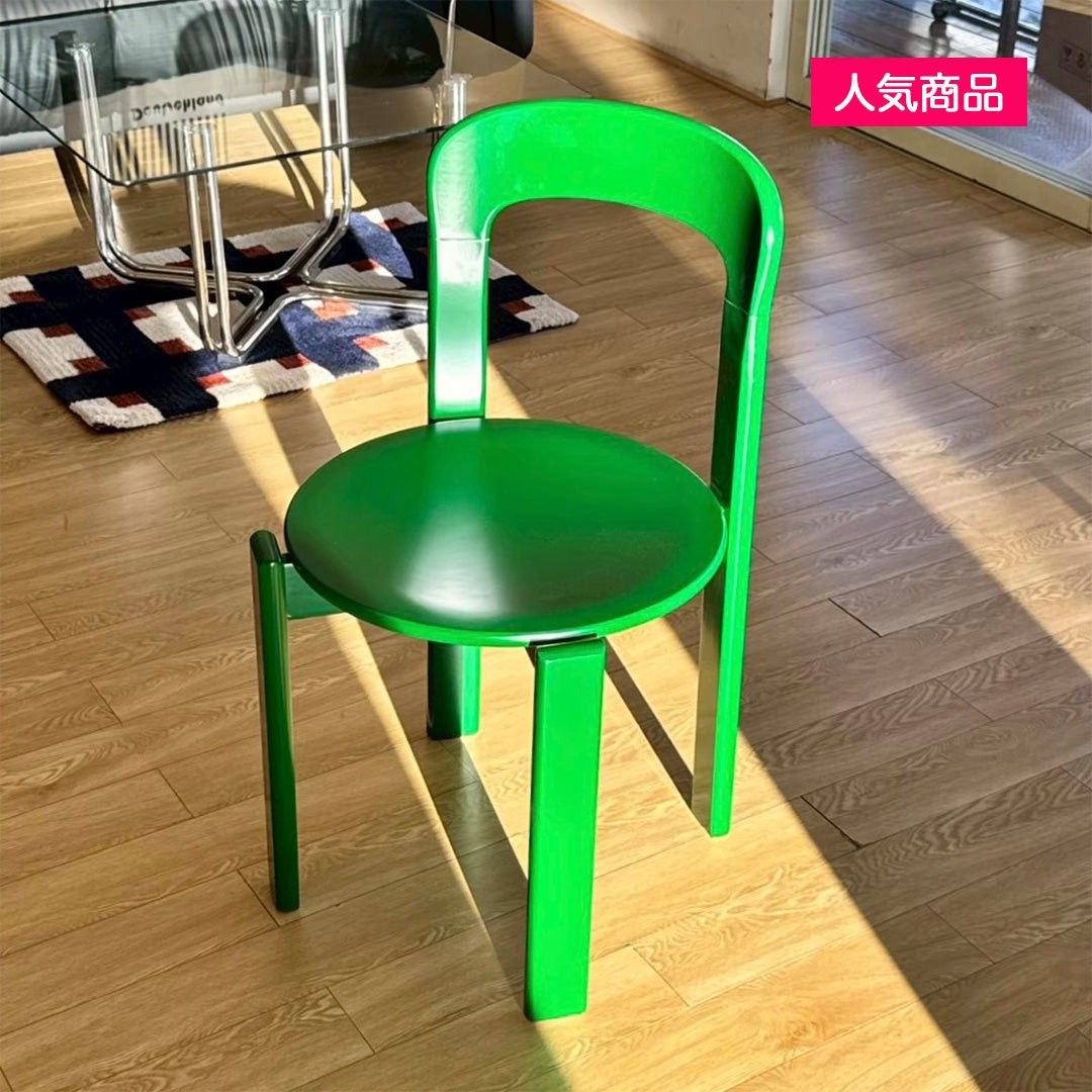 デスクまわりを、色でそろえる